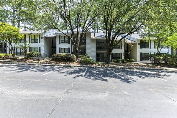 Avana Chase Apartments: Stunning of luxury apartment community in lush suburban setting