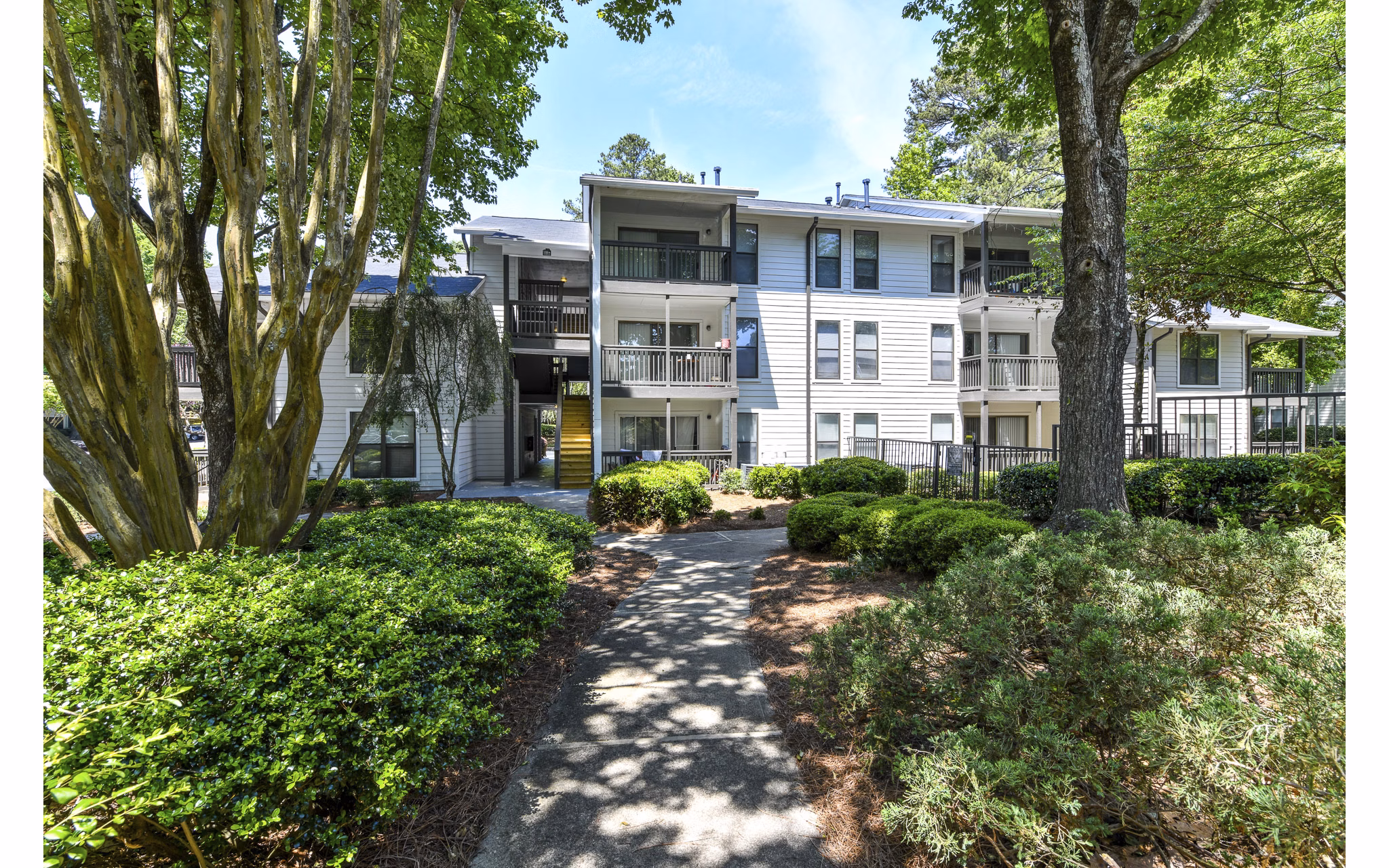Avana Court: Contemporary luxury apartments with landscaped in suburban neighborhood