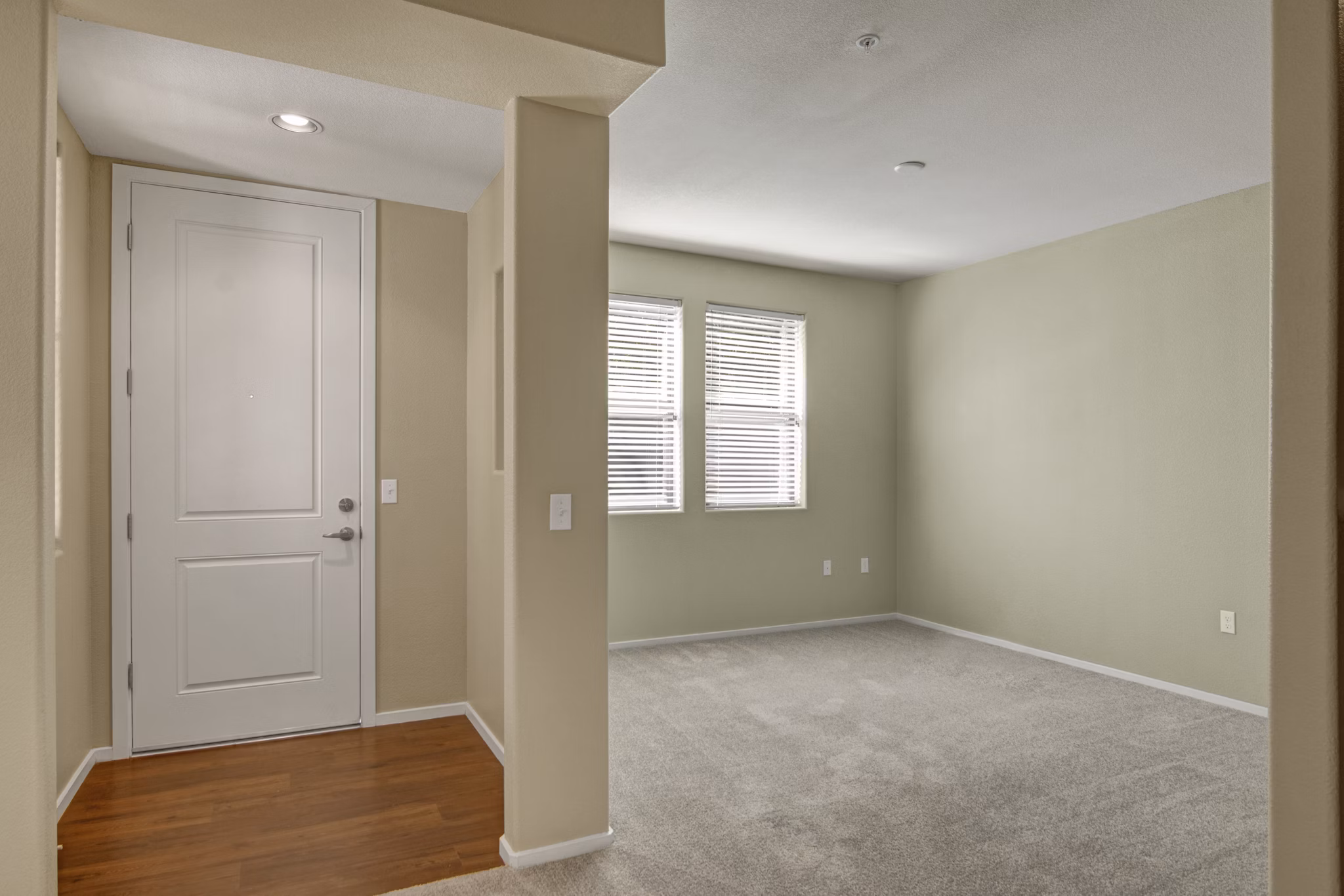 dining room at Cobalt on 32nd Apartments