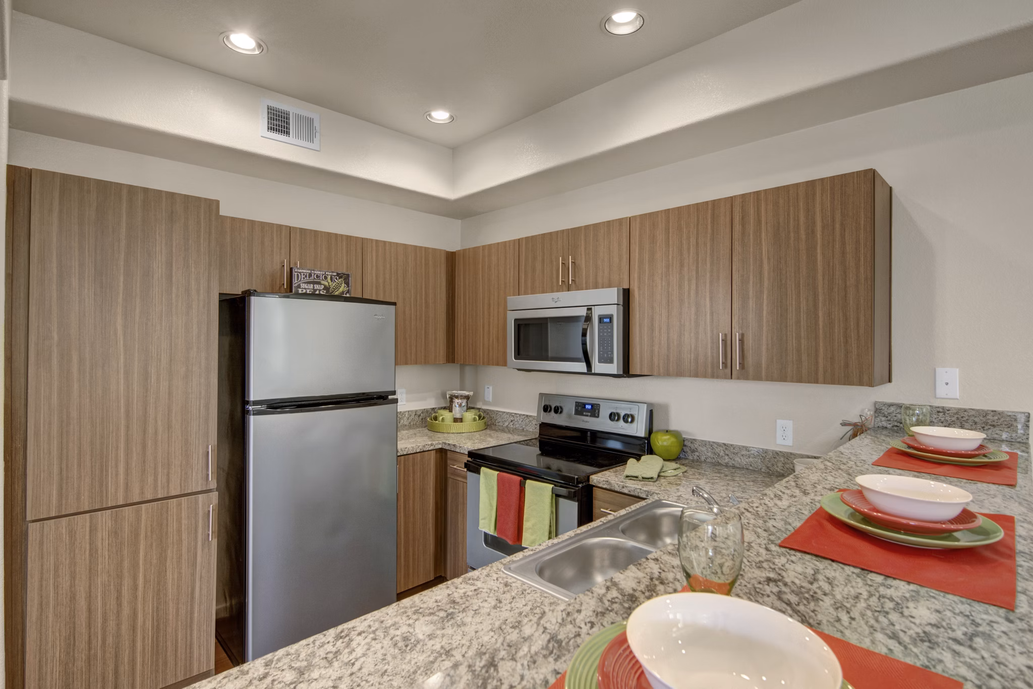 kitchen at Cobalt on 32nd Apartments 