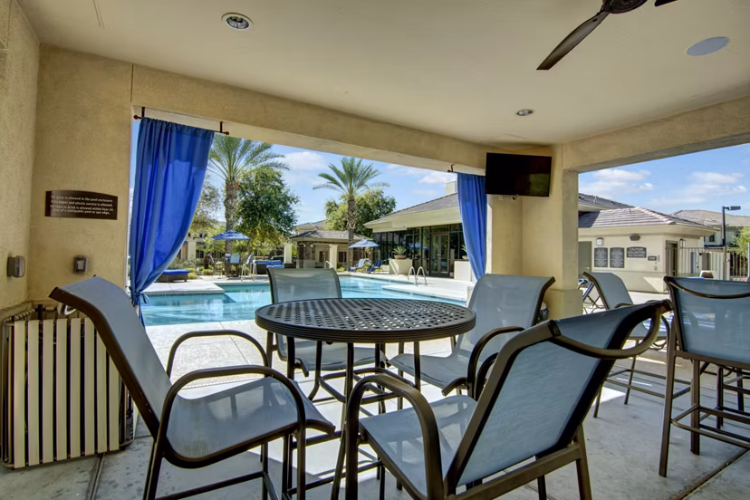 Outdoor recreational area with lush landscaping at Cobalt on 32nd Apartments for relaxation and leisure activities