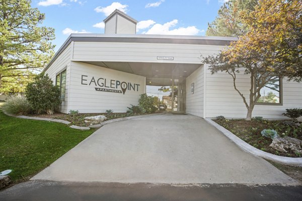 Eagle Point Apartments: Elegant luxury apartments in serene neighborhood