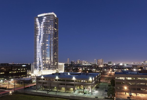 2929 Weslayan: Luxury high-rise apartments in Houston