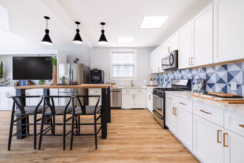 HeatherGate at Oxford Valley: Modern kitchen with sleek countertops and stainless steel appliances in luxury apartments
