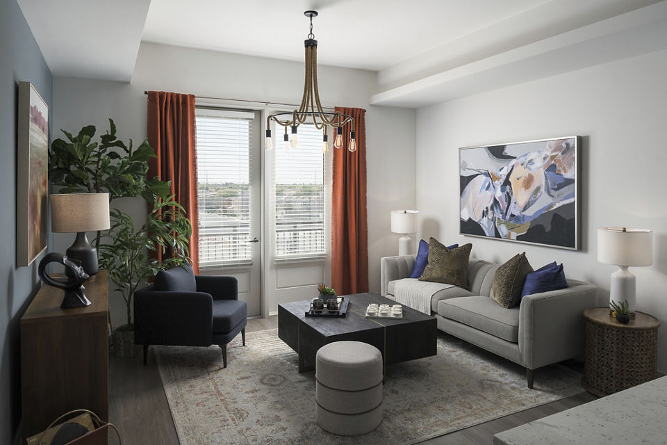 Spacious living room with modern furnishings in The Tyler Apartments