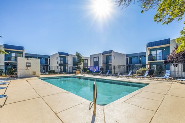 pool at Stride West Apartment