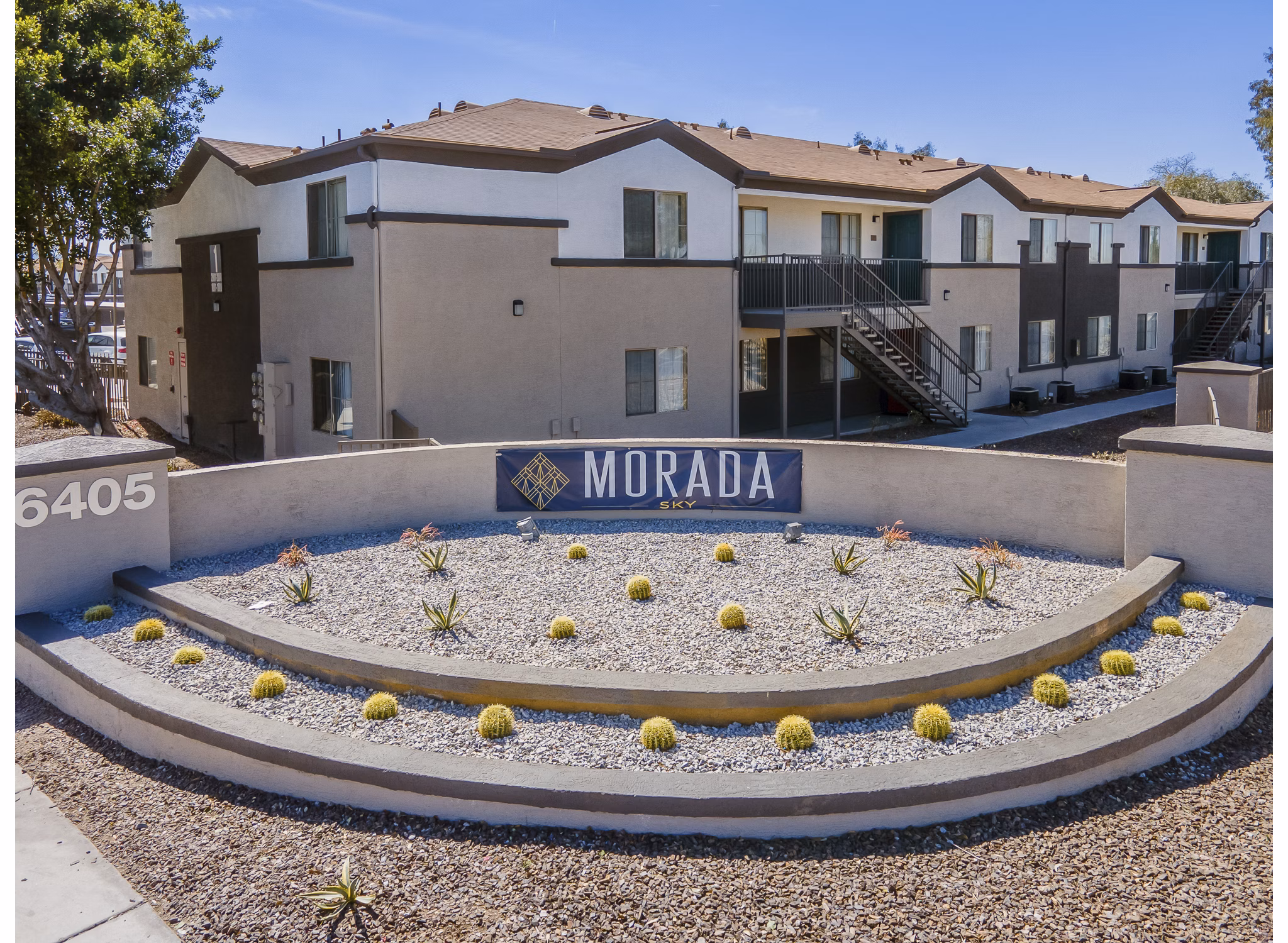 Morada Sky Apartments: Scenic high-rise luxury apartments view in vibrant cityscape