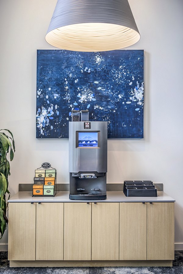 clubhouse/beverage area at The Accolade Apartments