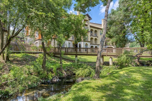 Preston Peak Apartments: Elegant design of luxury apartments in quiet suburban setting