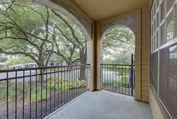 Outdoor patio with modern seating at Preston Peak Apartments, perfect for relaxation and entertainment