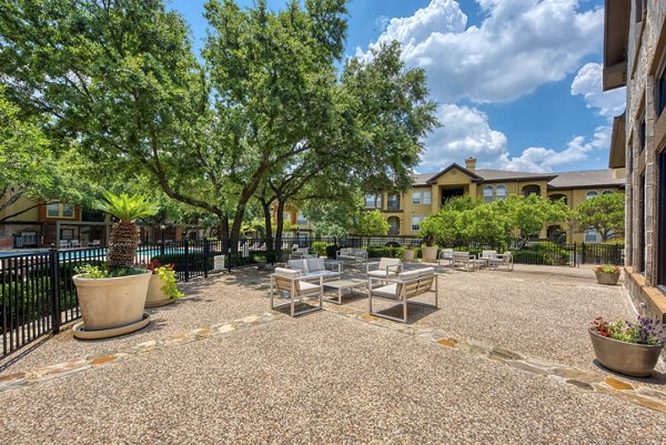 courtyard at Preston Peak Apartments