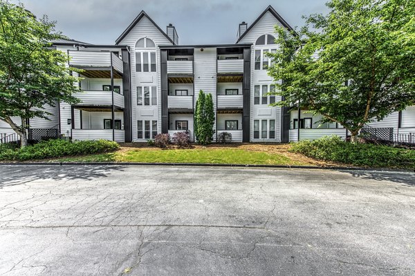 Avana Dunwoody Apartments: Contemporary view of stylish apartments in vibrant Dunwoody neighborhood