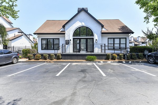 Avana Dunwoody: Elegant of luxury apartments surrounded by lush greenery in Dunwoody