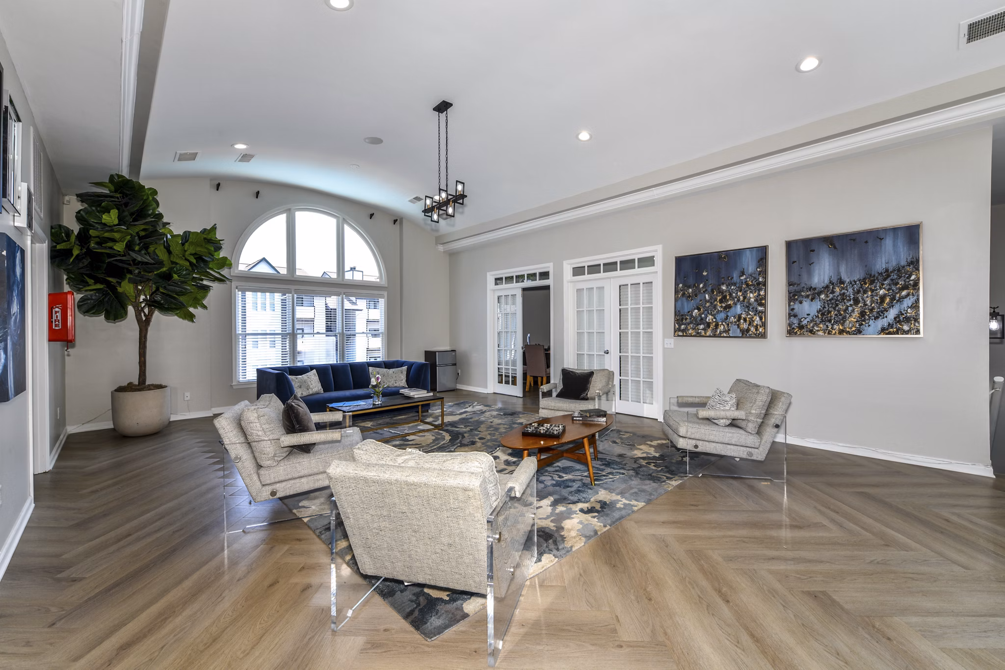 Modern clubhouse with stylish seating and entertainment area at Avana Dunwoody Apartments