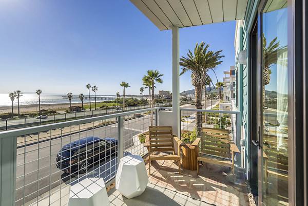 patio at Coastline Ventura Apartments