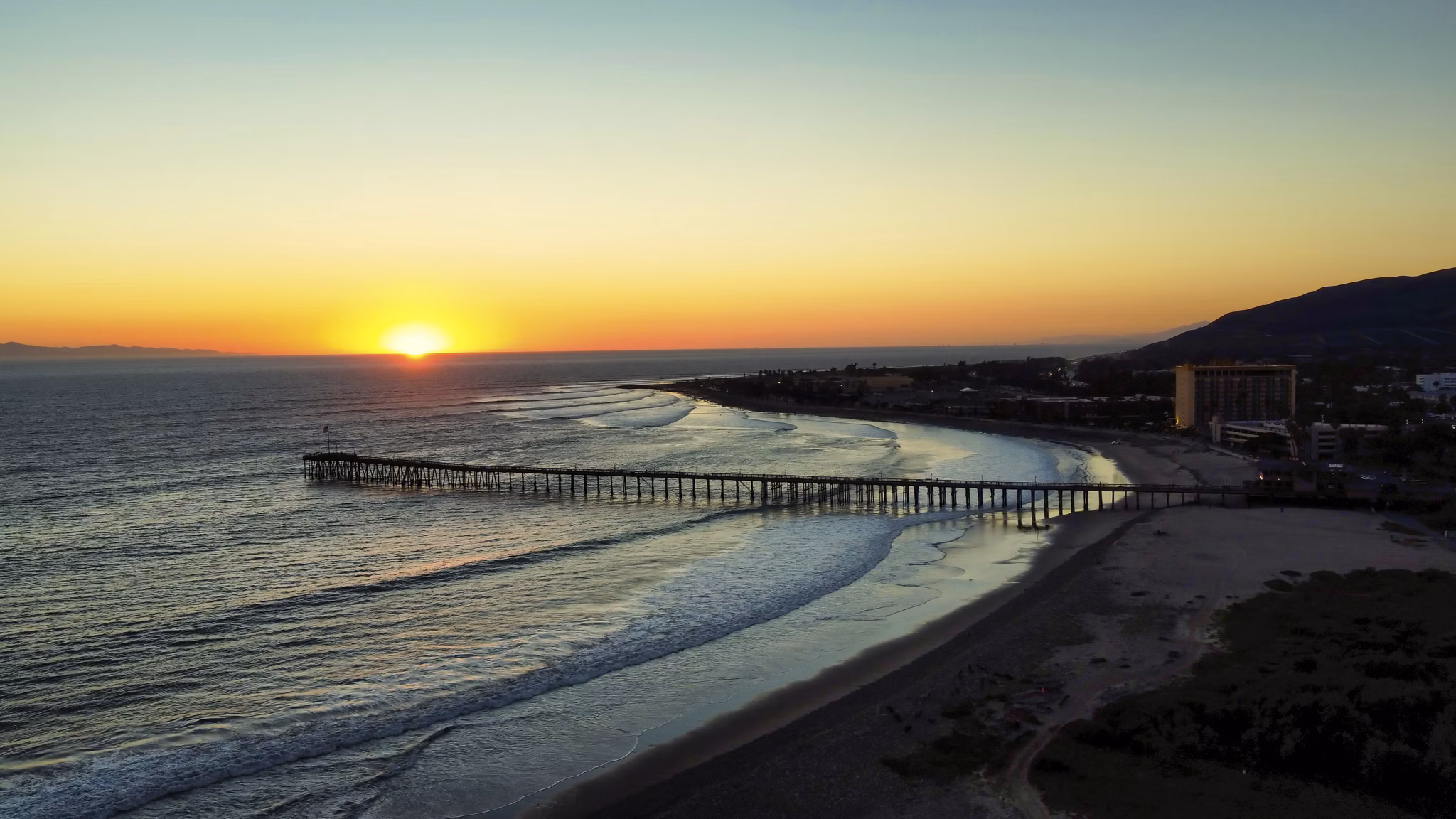 Coastline Ventura Apartments: Ocean view high-rise apartments in Ventura
