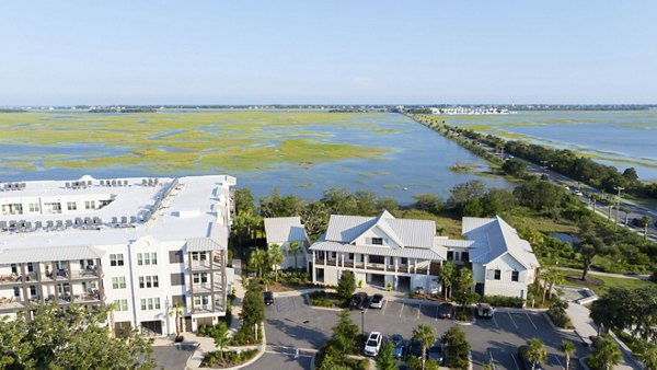 building at Atlantic Beach House Apartments