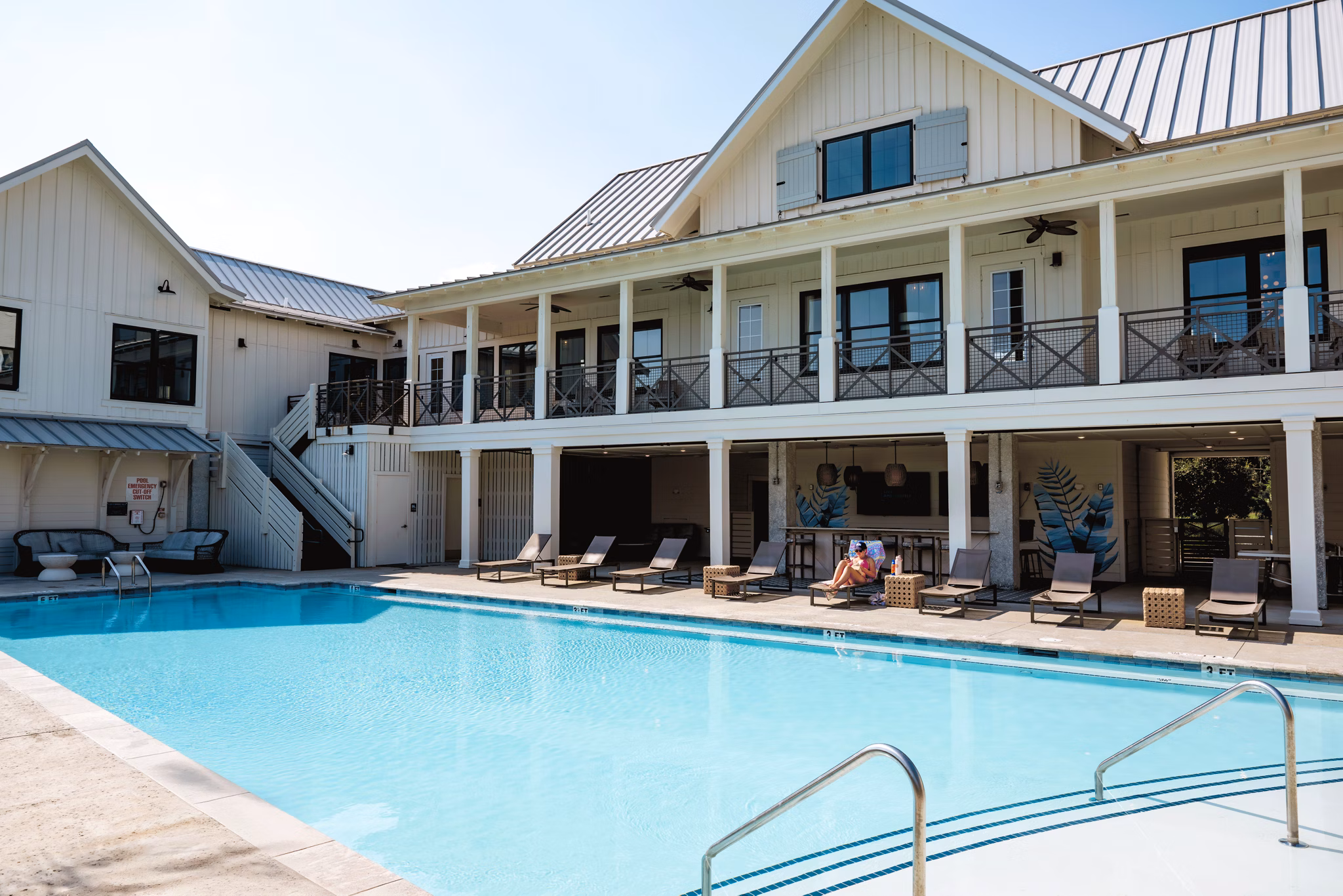 pool at Atlantic Beach House Apartments