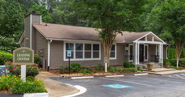 exterior at Somerset at the Crossings Apartments