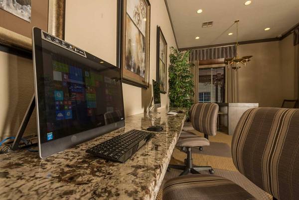 business center at Oasis at Piney Point Apartments