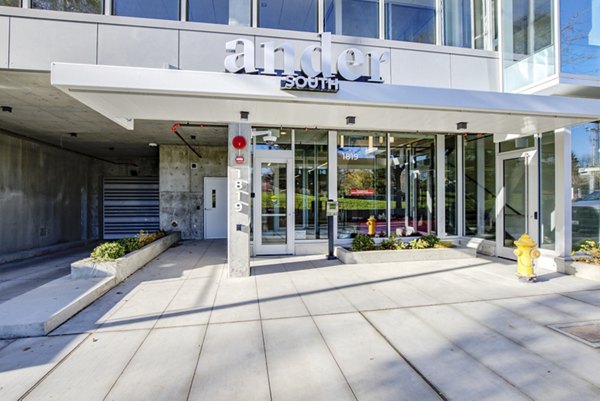 Connection on Broadway: Elegant modern apartment in lively heart of downtown