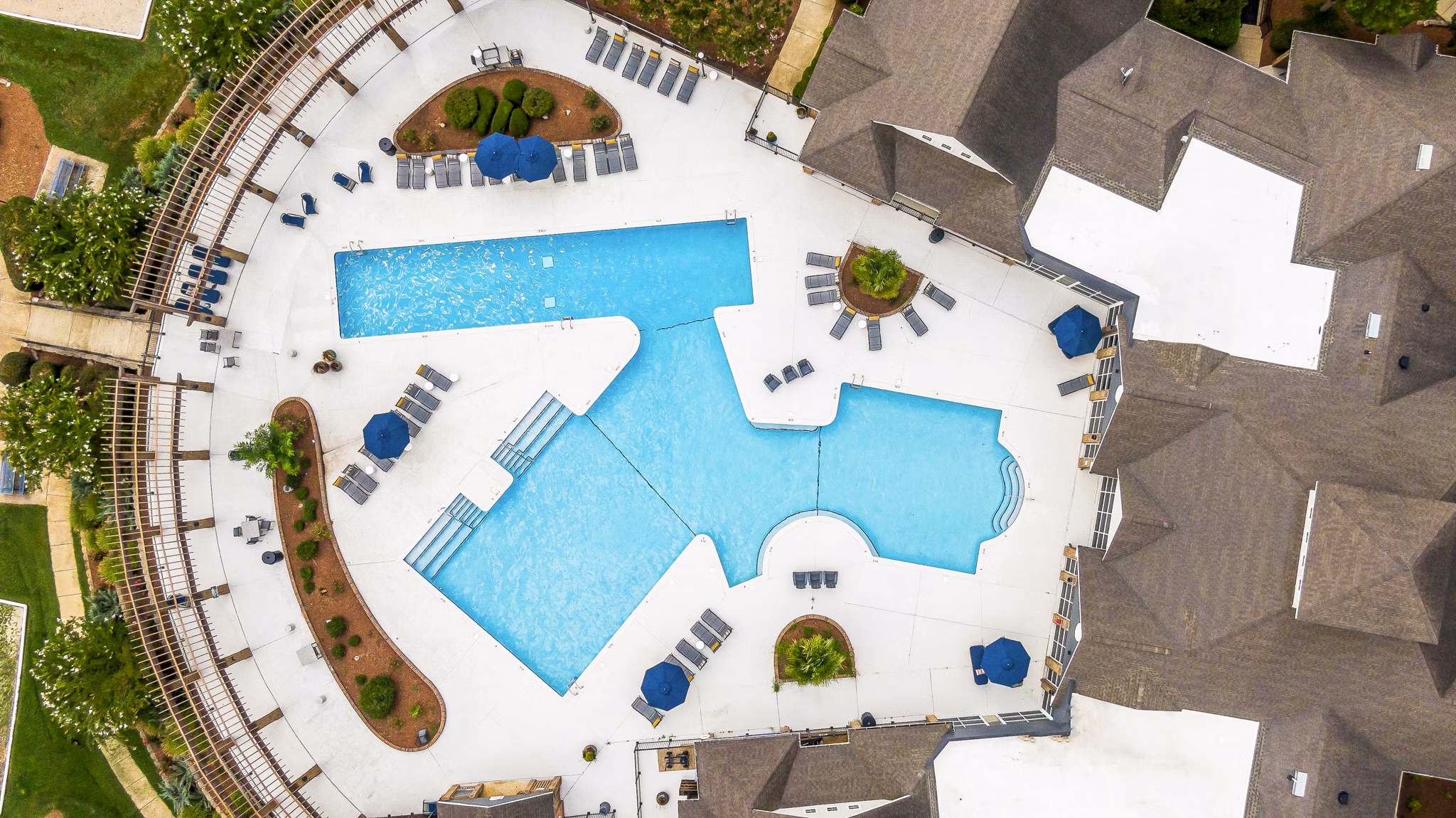 pool at 403 West - TEST Apartments