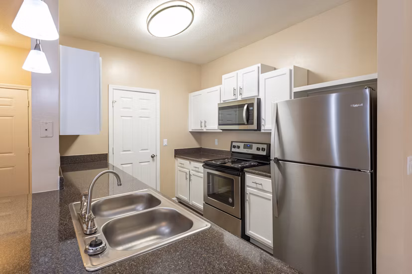 Kitchen with modern appliances and granite countertops in Mainstreet at Conyers Apartments
