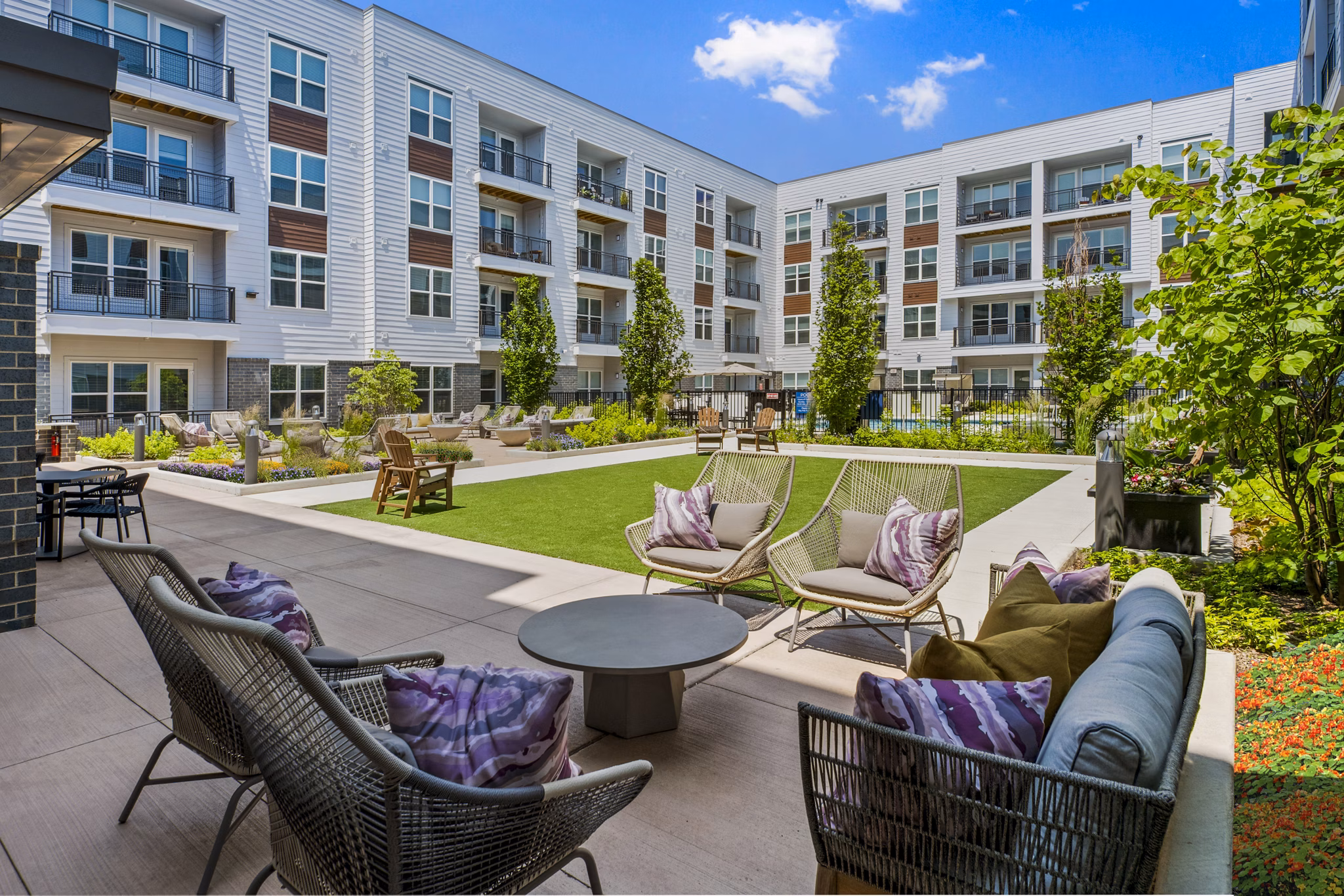 Tranquil courtyard with lush greenery at Everleigh Vernon Hills Apartments, ideal for relaxation and community gatherings