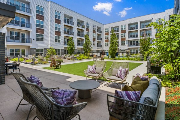 courtyard at Everleigh Vernon Hills Apartments 