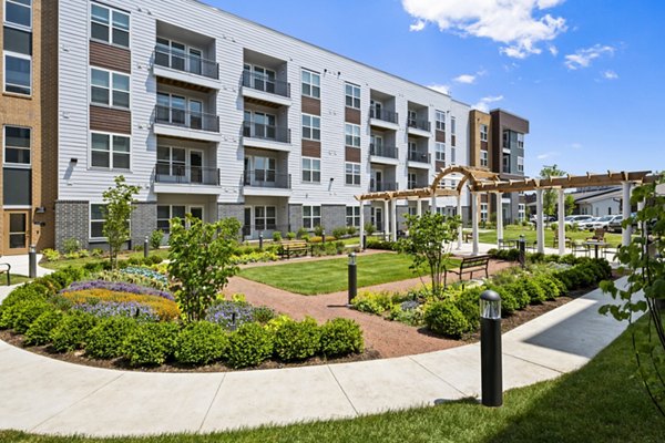 courtyard at Everleigh Vernon Hills Apartments 