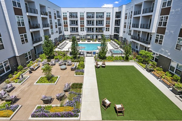 Tranquil courtyard with lush greenery at Everleigh Vernon Hills Apartments