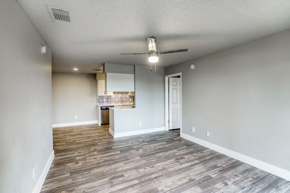 Cozy living room with modern decor and large windows at Avana Cordoba Apartments