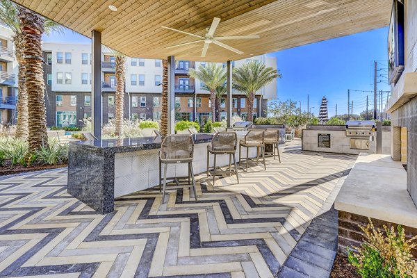 grill area/patio at Encore Motif Apartments