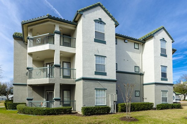 exterior at Siena Apartments