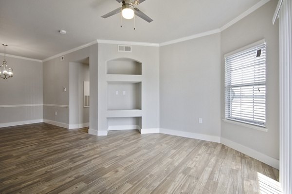 Spacious living room with modern decor in Siena Apartments