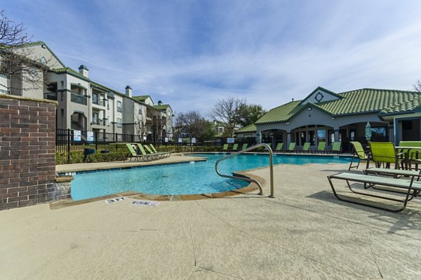 pool at Siena Apartments