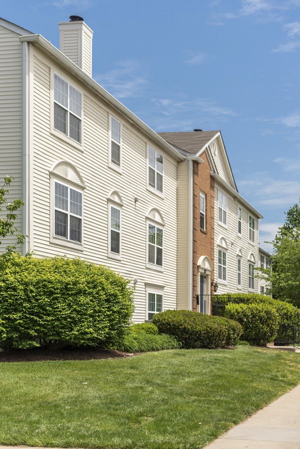 Avana Fieldstone: Elegant brick of luxury apartments in Stone Mountain