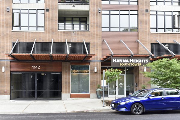 Hanna Heights Apartments: Contemporary design high-rise in urban setting