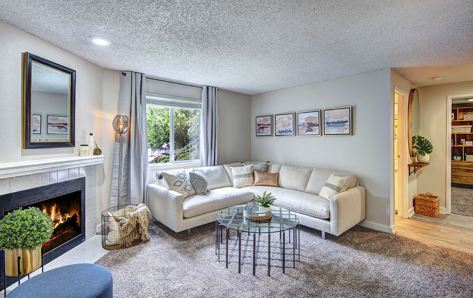 Spacious living room with modern furnishings in The Becket Apartments
