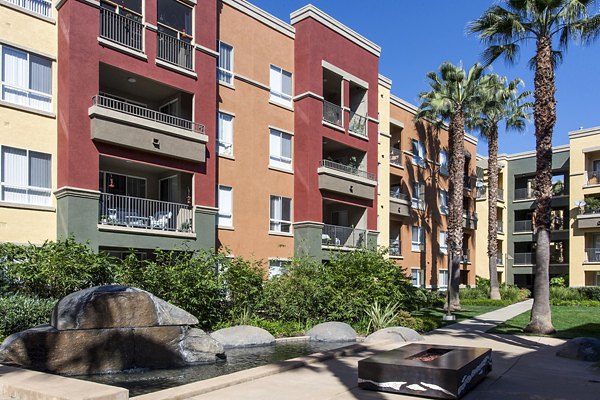 Waterford Place Apartments: Elegant of luxury Greystar apartments in a residential neighborhood