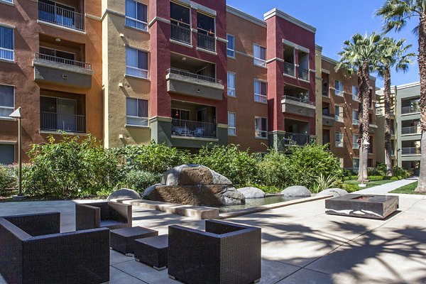 building/exterior/courtyard at Waterford Place Apartments