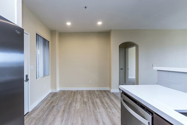 Dining room with modern furnishings at Waterford Place Apartments, luxury living experience for residents