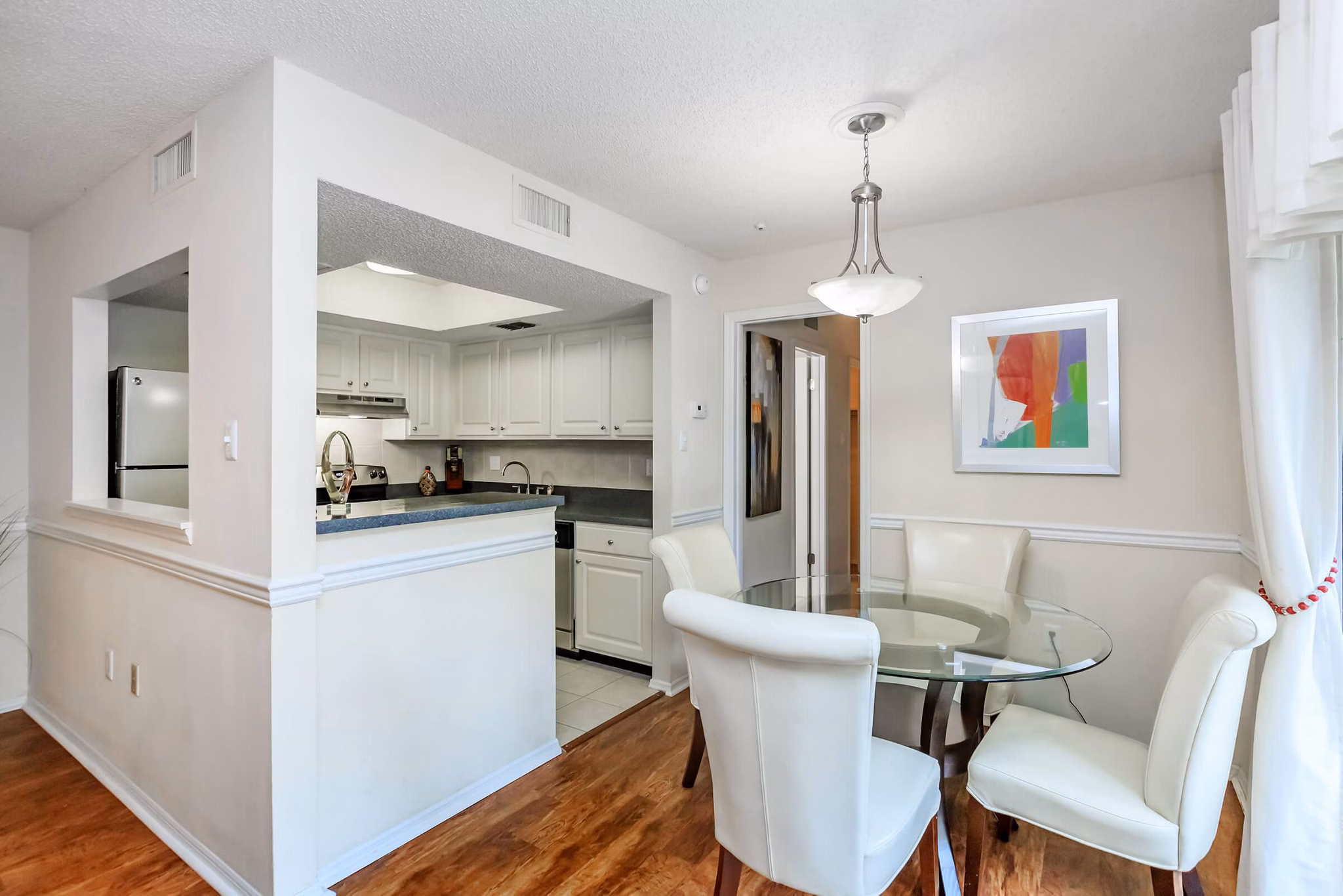 dining room at Avana Coachman Apartments 