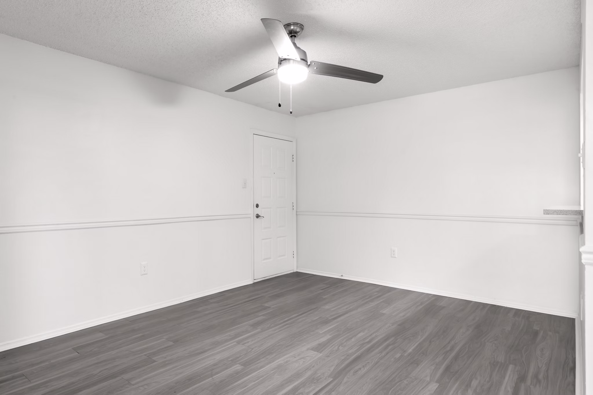 Modern kitchen with granite countertops and stainless-steel appliances at Avana Coachman Apartments