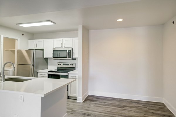 dining area at Copper Terrace Apartments