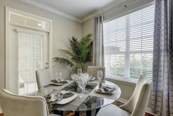 dining area at Ridge at Lowry Apartments