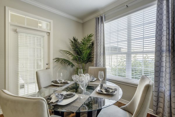 dining area at Ridge at Lowry Apartments