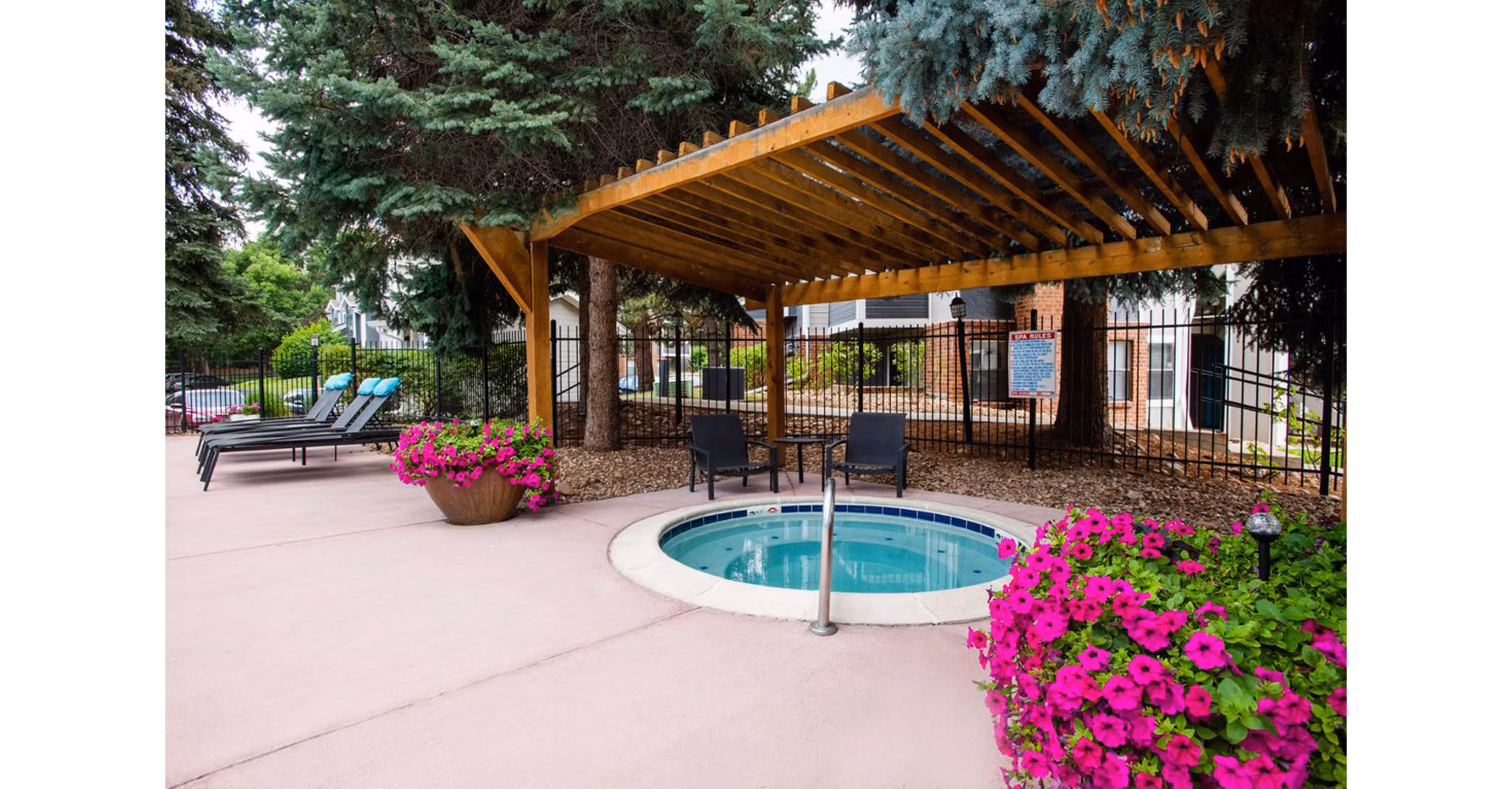 hot tub jacuzzi at Ironwood at the Ranch Apartments