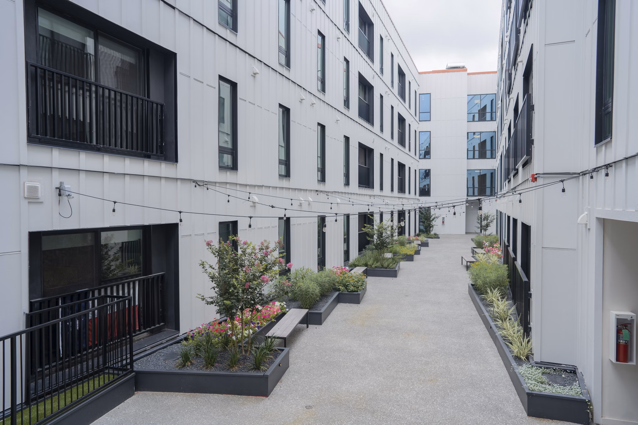 Courtyard featuring lush landscaping at Cheatham Street Flats Apartments