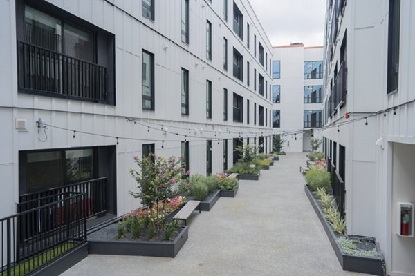 courtyard at Cheatham Street Flats Apartments